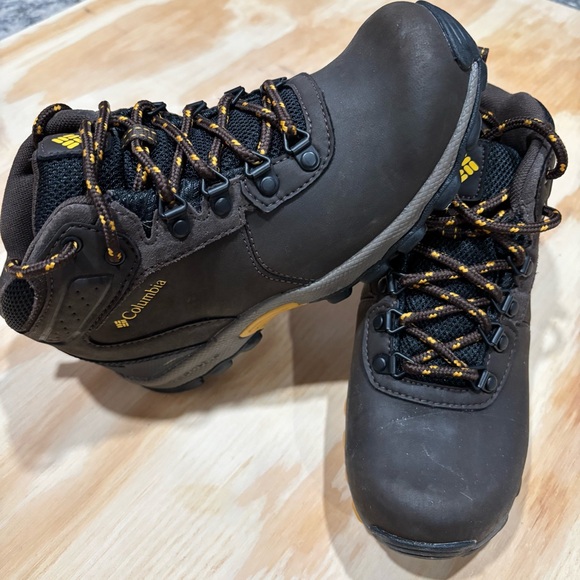Columbia Omni Grip Hiking Boot size 5 Boys - Like New - Picture 4 of 6